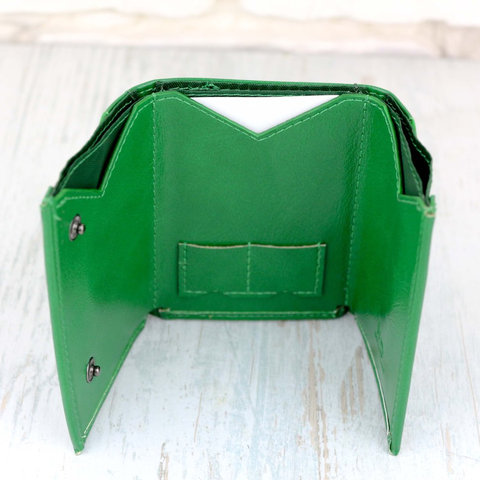 Зелений жіночий гаманець потрійного складання зі шкірозамінника MD Leather (21520)
