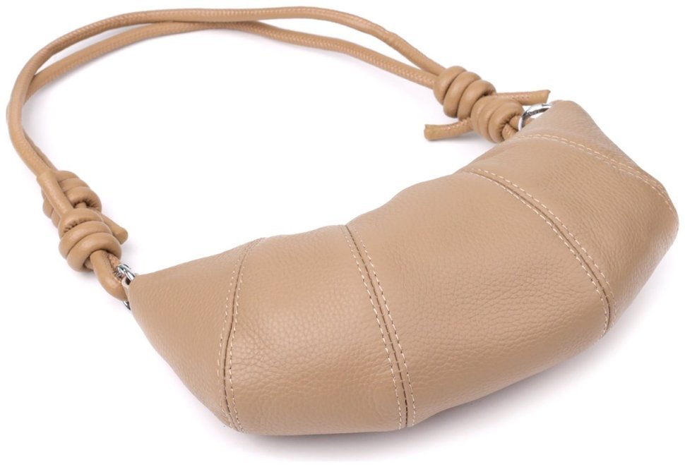 Стильная полукруглая женская сумка из фактурной кожи бежевого цвета Vintage 98227 modnotak фото №6