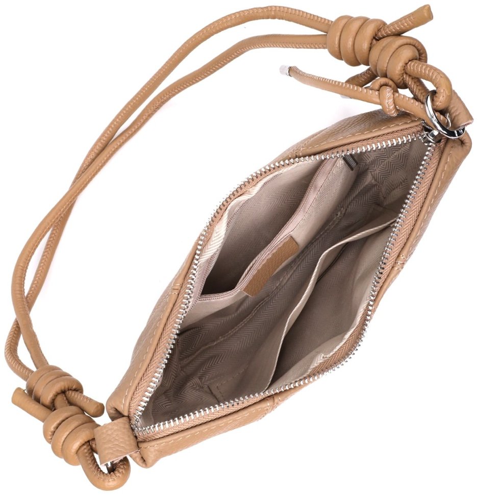 Стильная полукруглая женская сумка из фактурной кожи бежевого цвета Vintage 98227 modnotak фото №7