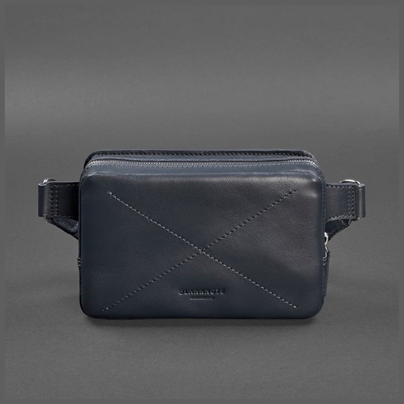 Шкіряна поясна сумка жіноча темно-синього кольору BlankNote Dropbag Mini 78827