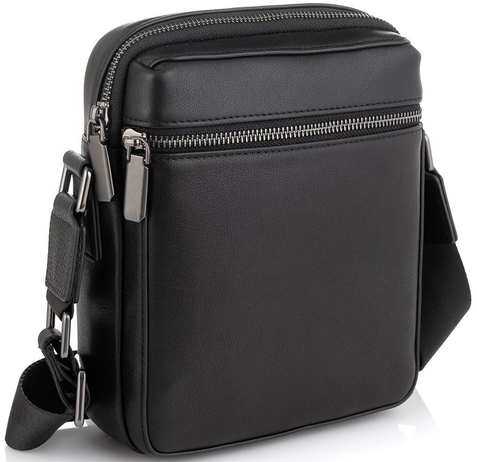 Качественная наплечная мужская сумка черного цвета из качественной кожи Tiding Bag (15806)