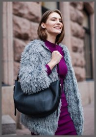 Повседневная кожаная сумка черного цвета с одной лямкой BlankNote Круассан (12745)