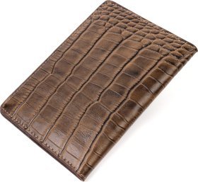 Коричневая кожаная обложка на паспорт с тиснением под крокодила KARYA (2420914)