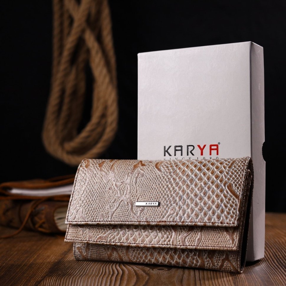 Жіночий гаманець бежевий з натуральної шкіри під змію на два відділи KARYA (2421014)