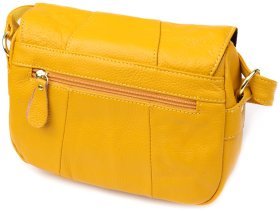 Яркая повседневная женская сумка из фактурной кожи через плечо с клапаном на магните Vintage 98128 желтого цвета