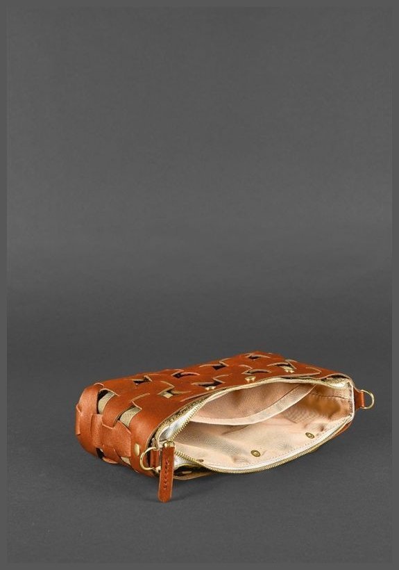 Шкіряна плетена жіноча сумка-кроссбоді світло-коричневого кольору BlankNote Пазл S 78728