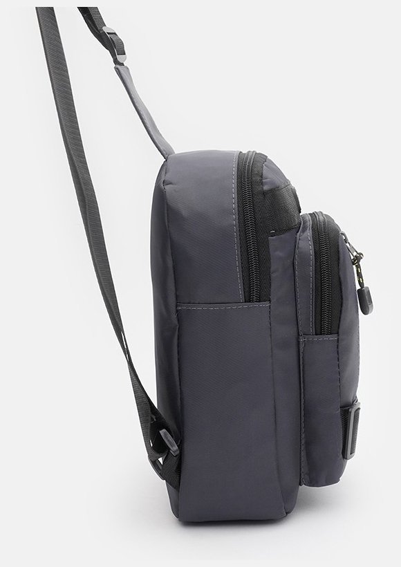 Текстильна чоловіча сумка-слінг сірого кольору з принтом Monsen 71529