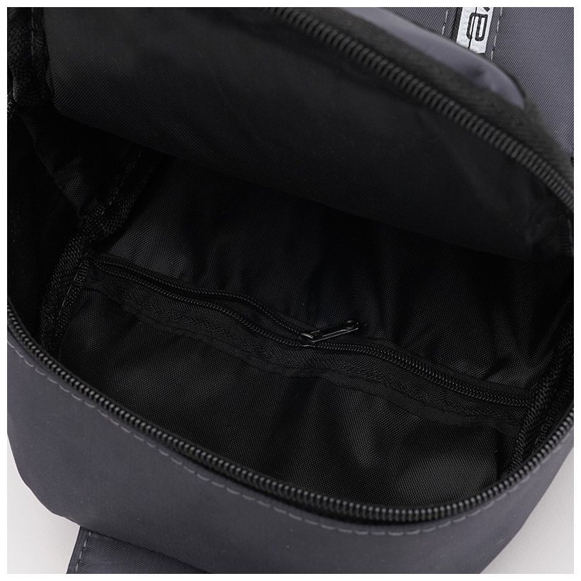 Текстильна чоловіча сумка-слінг сірого кольору з принтом Monsen 71529