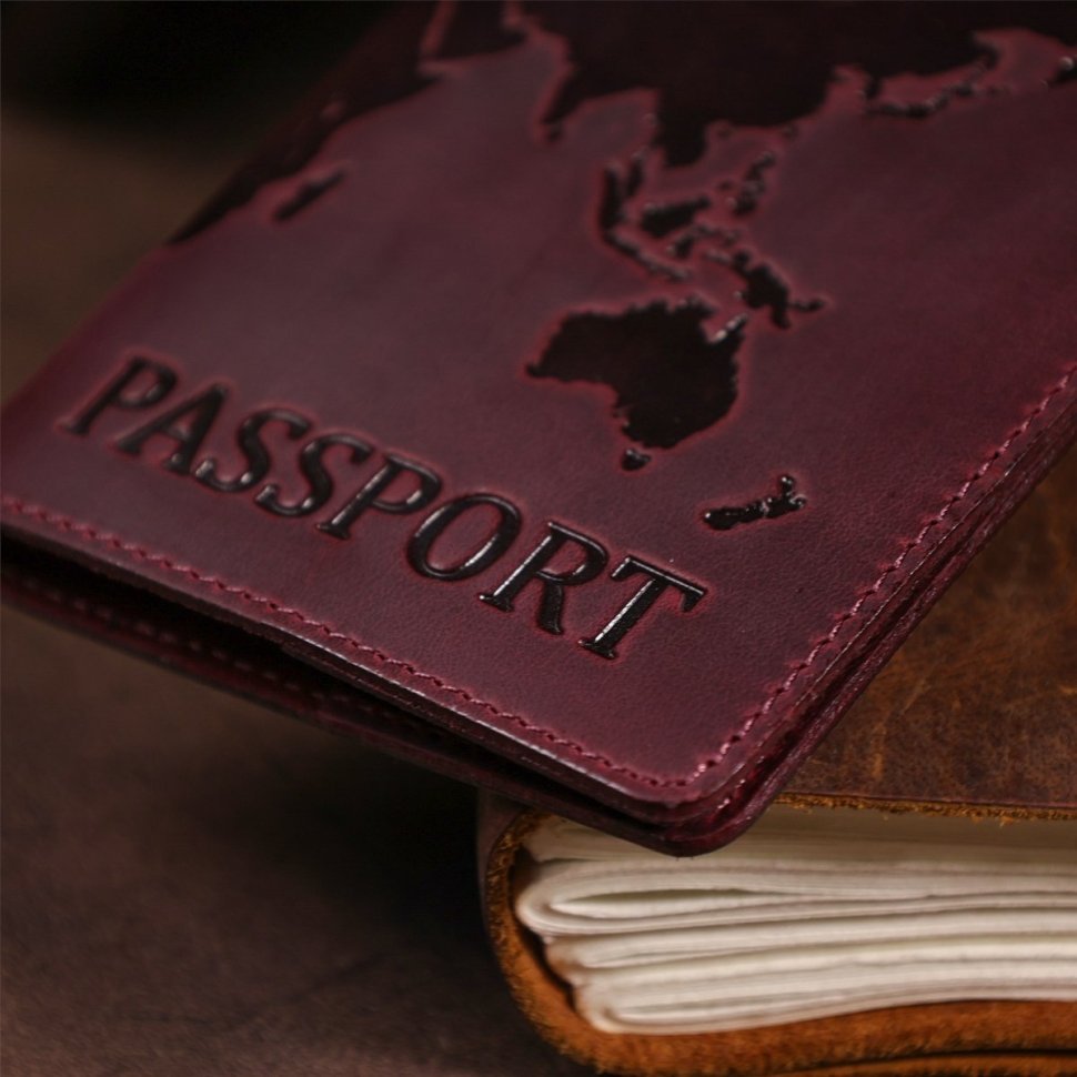 Шкіряна матова обкладинка на паспорт кольору марсалу з тисненням мапи світу Shvigel (2413955)