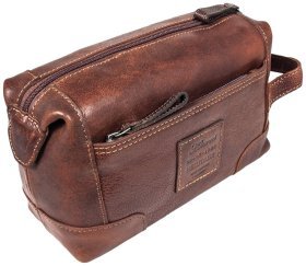 Мужской кожаный несессер на молнии и ручкой для носки Ashwood 94329 коричневого цвета