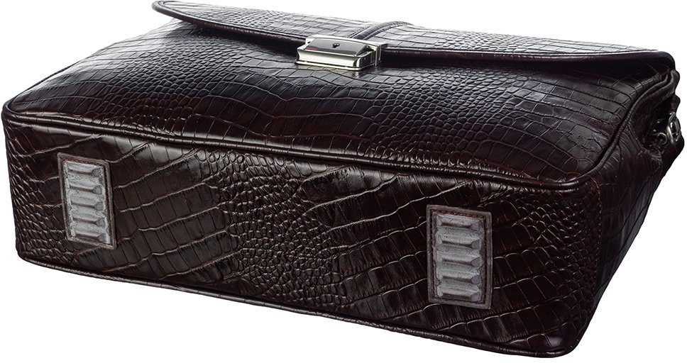 Шкіряний чоловічий портфель в темно-коричневому кольорі з текстурою під крокодила DESISAN (19120)