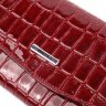 Лаковий жіночий гаманець бордового кольору із фактурної шкіри під крокодила KARYA (2421115) - 3