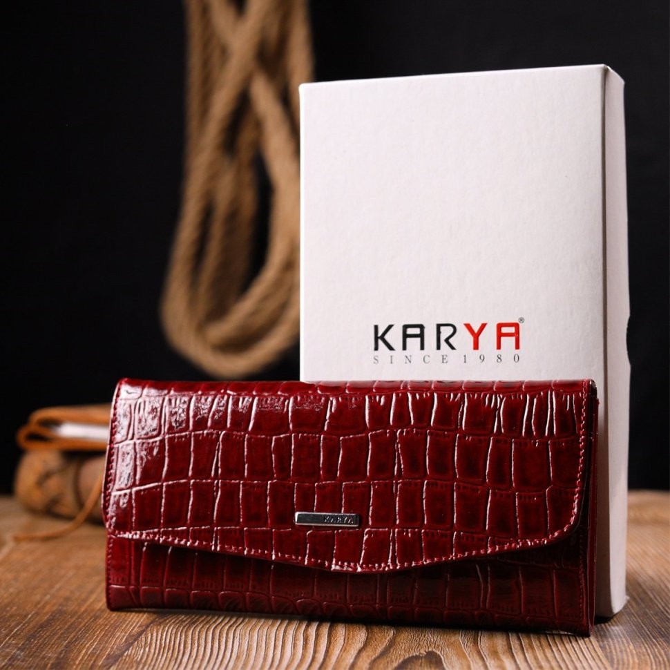 Лаковий жіночий гаманець бордового кольору із фактурної шкіри під крокодила KARYA (2421115)