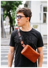 Светло-коричневая сумка на пояс из натуральной кожи BlankNote Dropbag Maxi (12688)