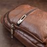 Вертикальна чоловіча сумка-слінг із шкірзамінника коричневого кольору Vintage (20514) - 9