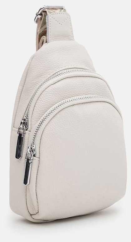 Повседневная женская сумка слинг из фактурной кожи с текстильным плечевым ремнем Borsa Leather 104531 белого цвета modnotak фото №2