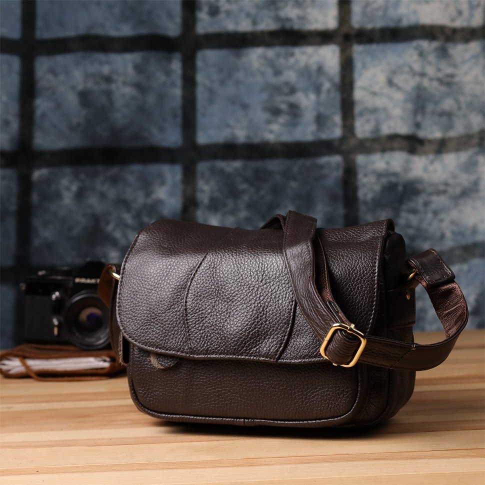 Компактная поведневная женская сумка из натуральной кожи через плечо с клапаном на магните Vintage 98131 коричневого цвета фото №10 Компактная поведневная женская сумка из натуральной кожи через плечо с клапаном на магните Vintage 98131 коричневого цвета modnotak фото №10