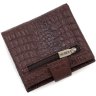 Шкіряний гаманець коричневого кольору з фактурою під крокодила KARYA (19058) - 4