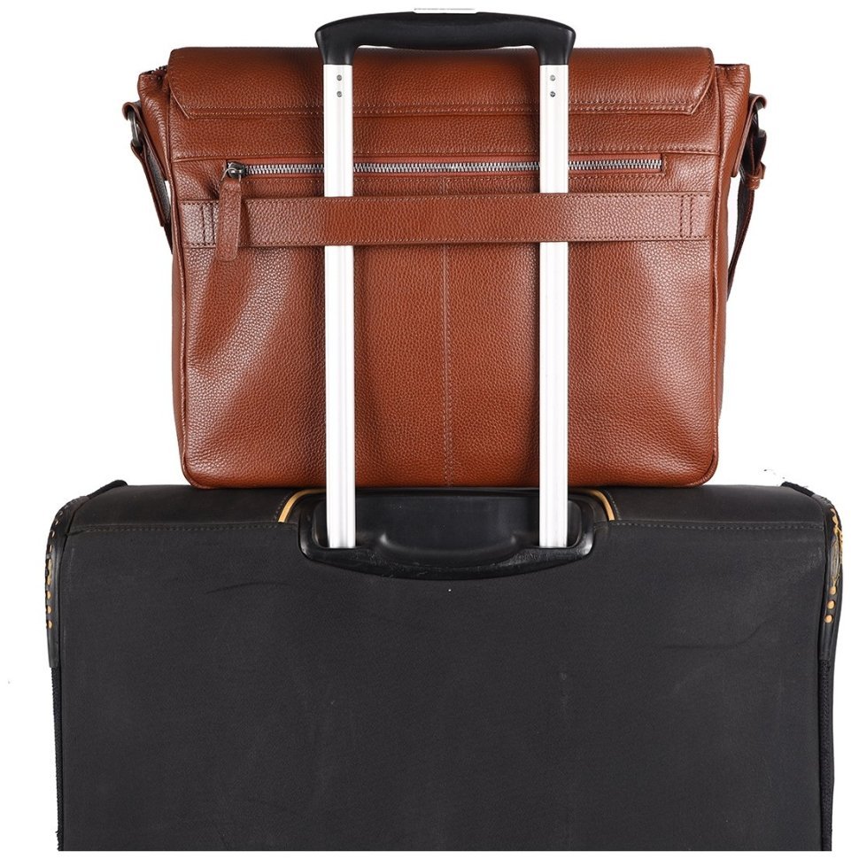 Вместительная мужская сумка мессенджер из натуральной кожи для ноутбука до 15" Brampton London Emissary 94532 (коричневого цвета) modnotak фото №9