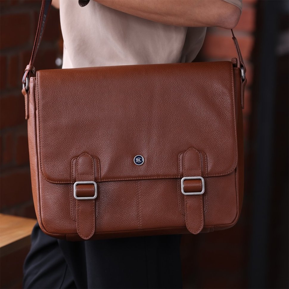 Вместительная мужская сумка мессенджер из натуральной кожи для ноутбука до 15" Brampton London Emissary 94532 (коричневого цвета) modnotak фото №12