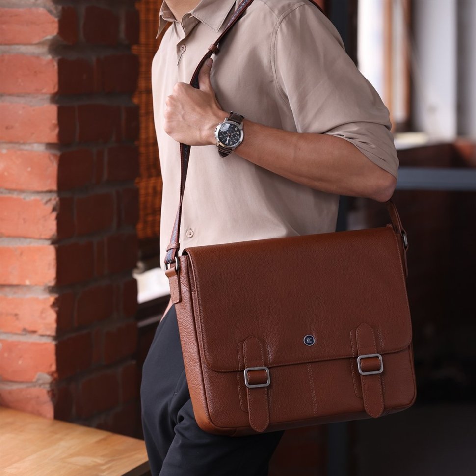 Вместительная мужская сумка мессенджер из натуральной кожи для ноутбука до 15" Brampton London Emissary 94532 (коричневого цвета) modnotak фото №13
