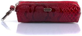Красная женская ключница из натуральной кожи с фактурой под змею Desisan 80433