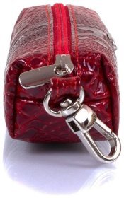 Красная женская ключница из натуральной кожи с фактурой под змею Desisan 80433