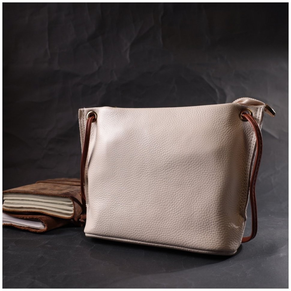 Женская сумка из натуральной кожи молочного цвета с длинной лямкой на плечо Vintage 2422396