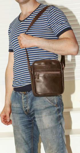Компактна чоловіча сумка коричневого кольору з плечовим ременем VATTO (12074) - 2