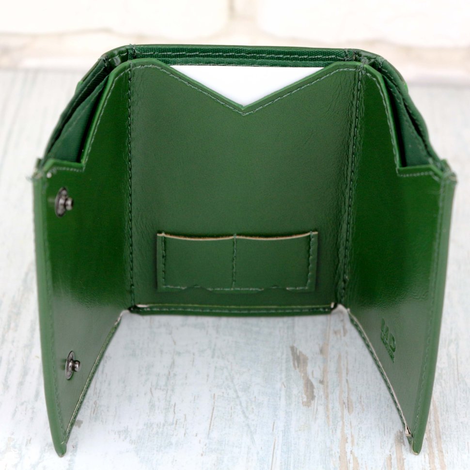 Мініатюрний темно-зелений жіночий гаманець зі шкірозамінника з фіксацією на кнопки MD Leather (21522)