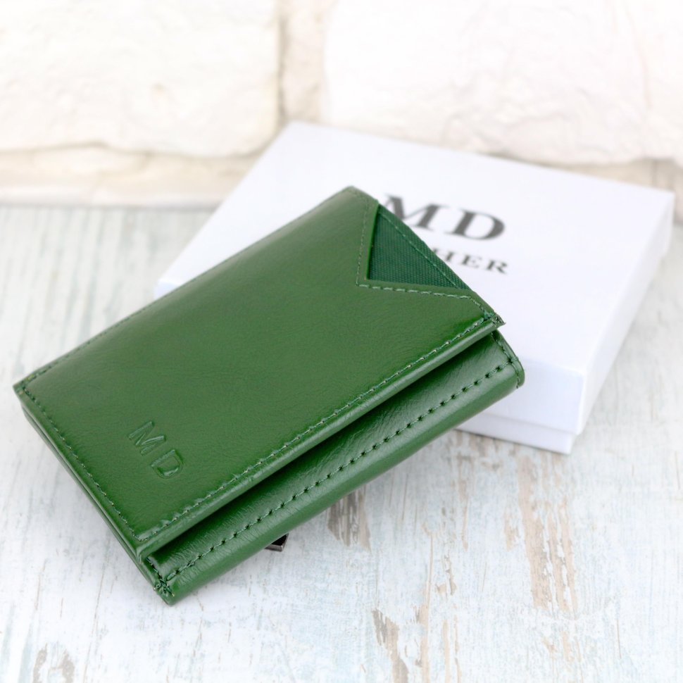 Миниатюрный темно-зеленый женский кошелек из кожзама с фиксацией на кнопки MD Leather (21522)