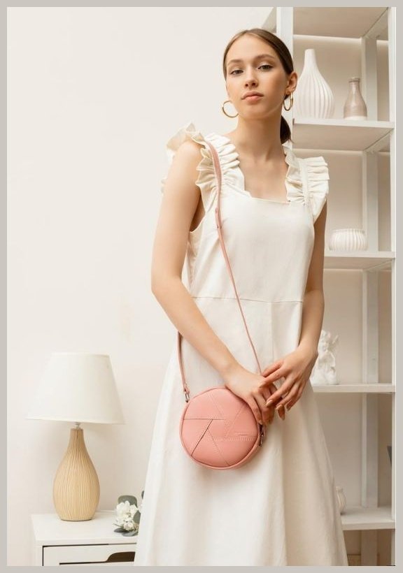 Шкіряна рожева жіноча сумка-кроссбоді круглої форми BlankNote Бон-Бон 78833