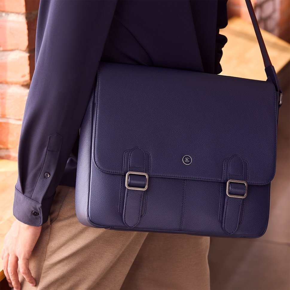 Деловая мужская сумка мессенджер из фактурной кожи для ноутбука до 15" Brampton London Emissary 94534 (Синего цвета) modnotak фото №12