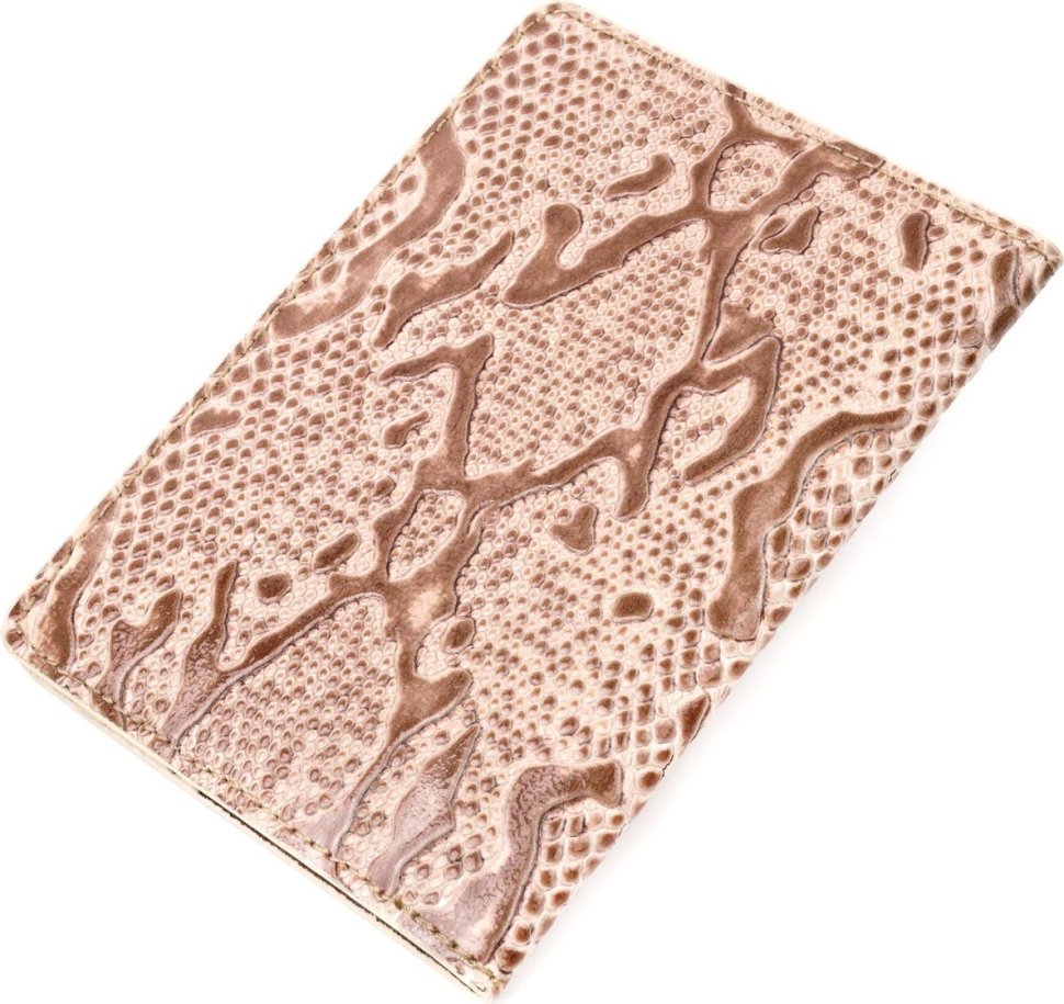 Бежева обкладинка на паспорт із натуральної лакової шкіри з тисненням під змію KARYA (2420920)
