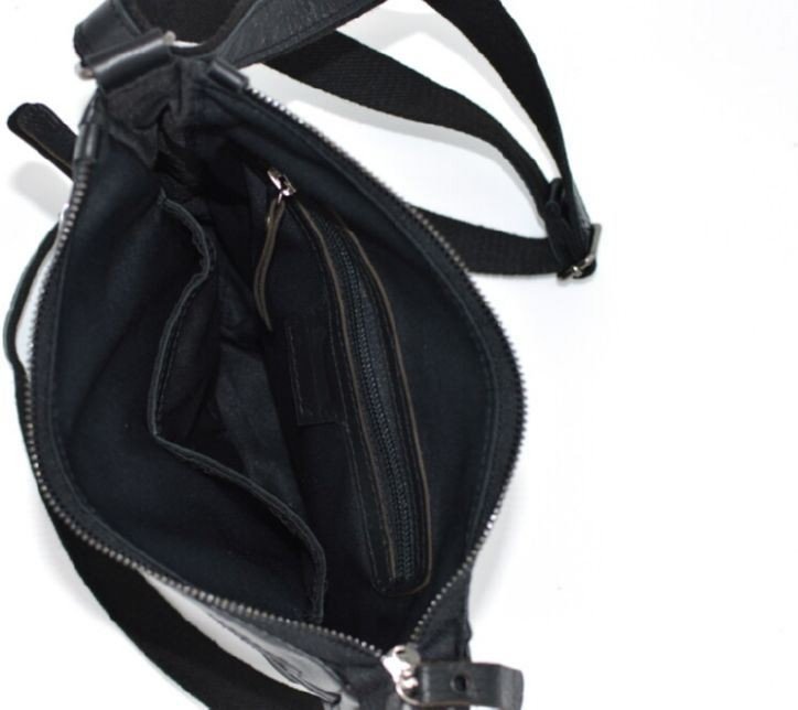 Чоловіча класична шкіряна сумка через плече у чорному кольорі TARWA (19650)