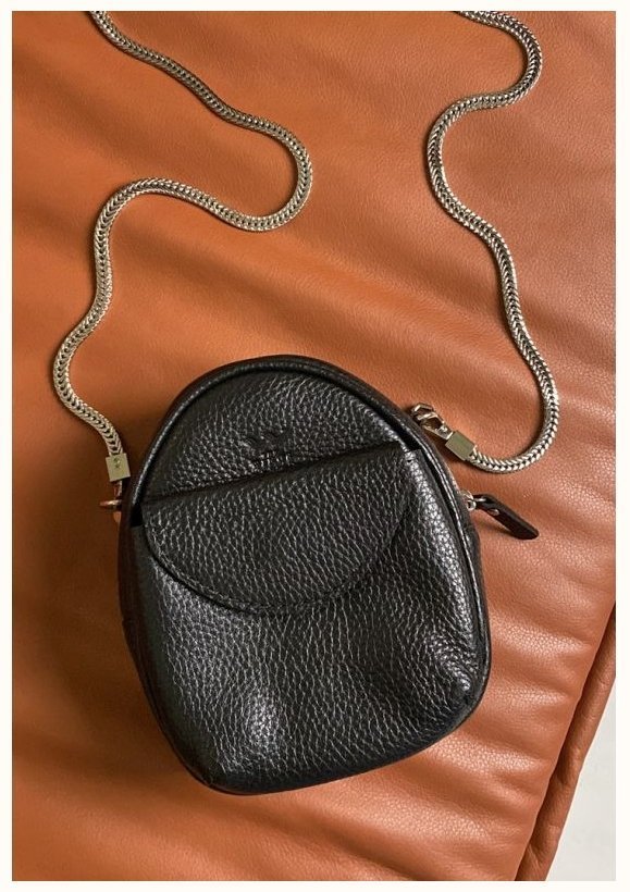 Кожаная женская мини-сумка черного цвета на цепочке BlankNote Kroha 79035