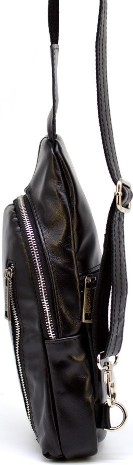 Черная сумка-слинг из натуральной гладкой кожи на молниевой застежке TARWA (21656)