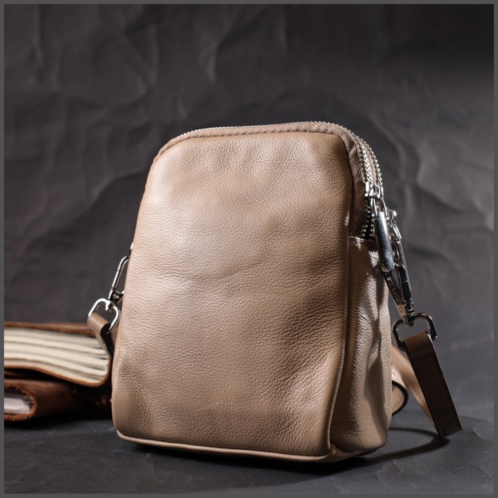 Вертикальна жіноча сумочка на плече з натуральної шкіри бежевого кольору на дві блискавки Vintage 2422400