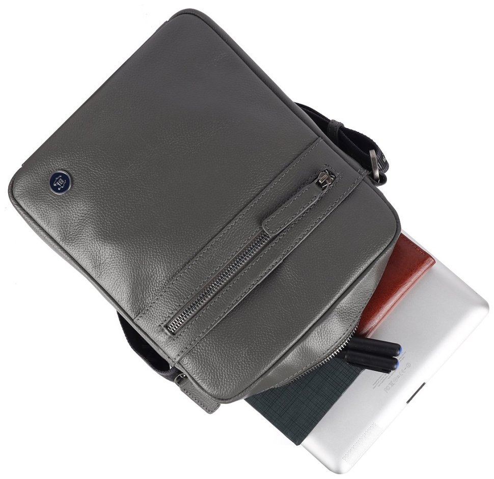 Мужская сумка из натуральной фактурной кожи через плечо Brampton London Crossflow 94537 серого цвета modnotak фото №4