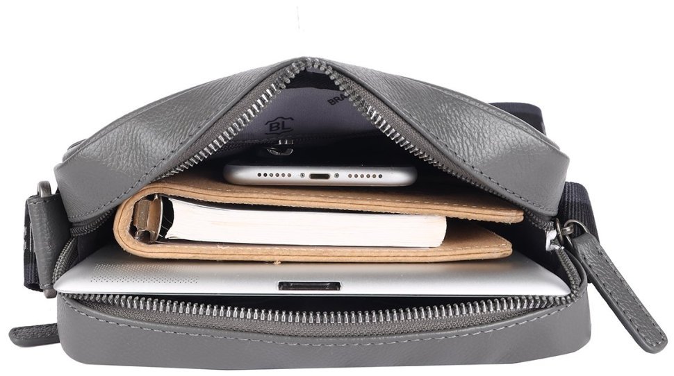 Мужская сумка из натуральной фактурной кожи через плечо Brampton London Crossflow 94537 серого цвета modnotak фото №7