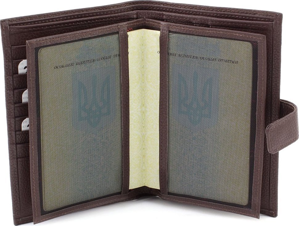 Вместительное мужское портмоне из темно-коричневой кожи с разворотом для паспорта KARYA (21758)