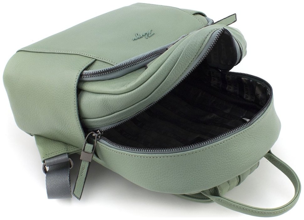 Середній жіночий рюкзак із фактурної шкіри оливкового кольору KARYA 69737