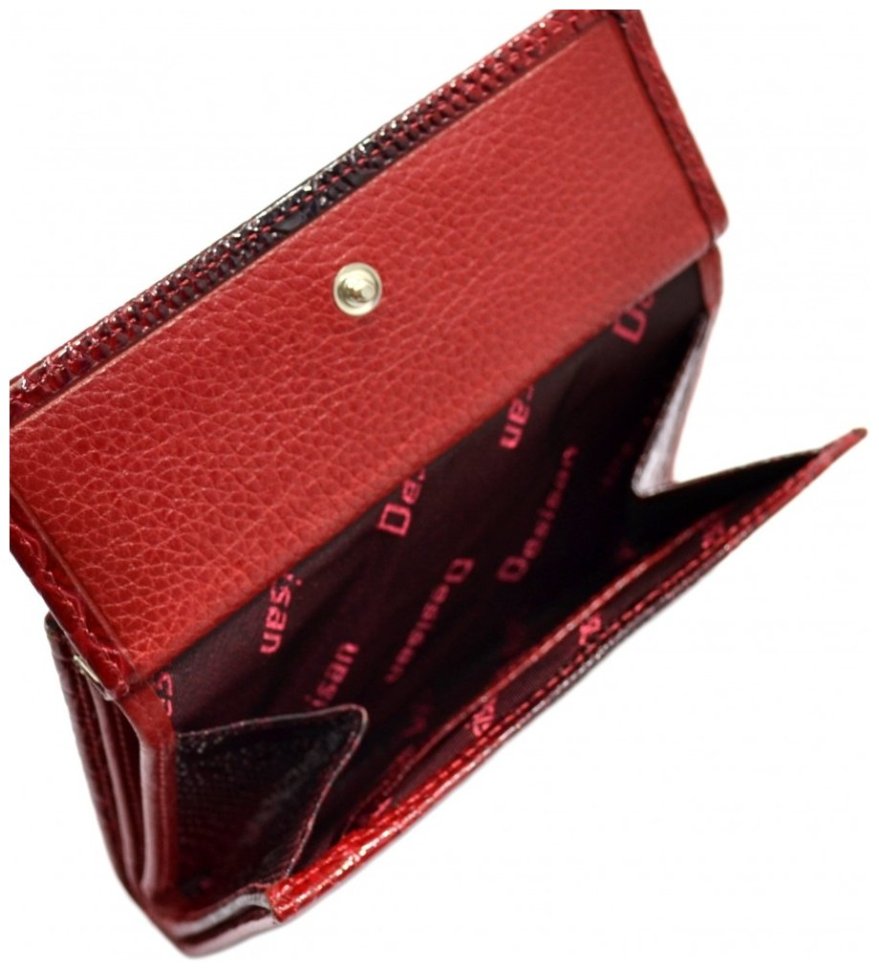 Маленький жіночий гаманець з лакованої шкіри під змію у червоному кольорі Desisan 80738 modnotak фото №3