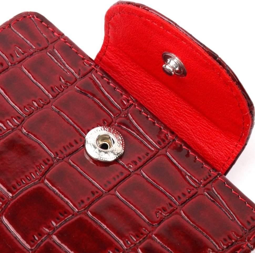 Красный женский лаковый кошелек из натуральной кожи с тиснением под крокодила KARYA (2421124)