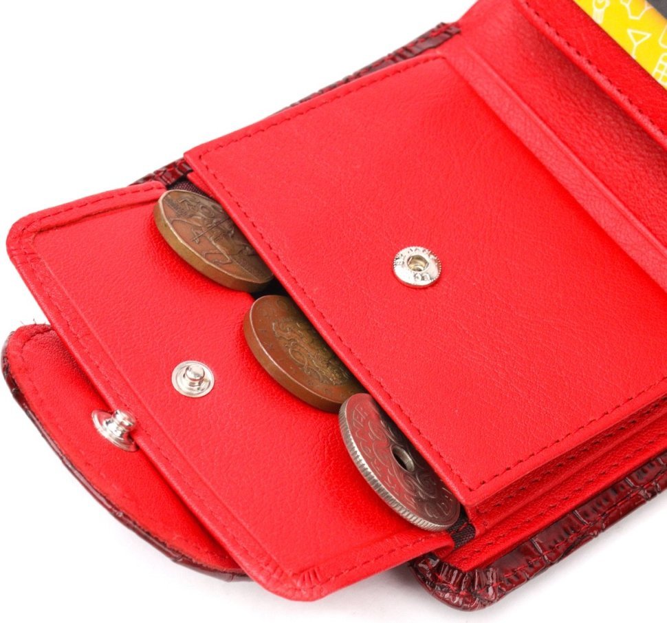 Красный женский лаковый кошелек из натуральной кожи с тиснением под крокодила KARYA (2421124)