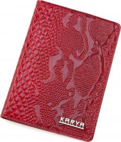 Елегантна обкладинка на паспорт червоного кольору з тисненням під змію KARYA (092-019)