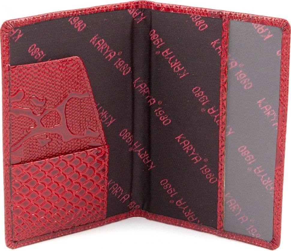 Элегантная обложка на паспорт красного цвета с тиснением под змею KARYA (092-019)