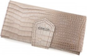 Кожаный женский кошелек бежевого цвета с тиснением под крокодила KARYA (15505) УЦЕНКА