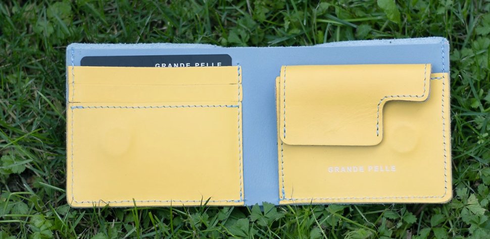 Жовто-блакитне портмоне з натуральної шкіри на магнітах Grande Pelle (13124)