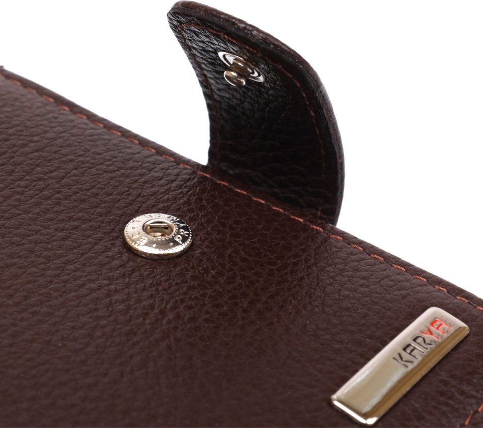 Кожаное мужское портмоне из натуральной зернистой кожи с хлястиком на кнопке KARYA (2417103)